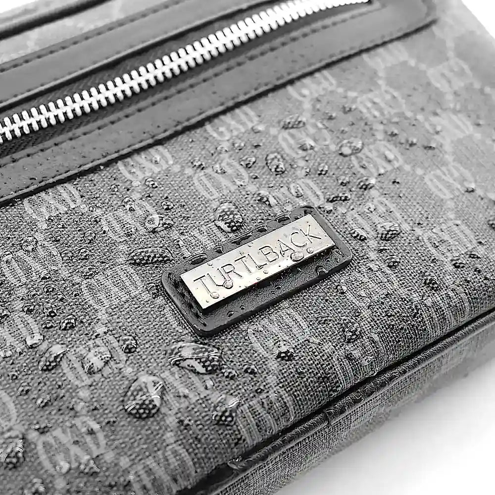 Wasserabweisende Brusttasche für Herren mit Monogramm-Design – Avenue Sling Bag